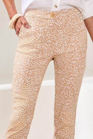 Bengaline Jacquard Animal Print Pull-On Capri Pants-Sesame