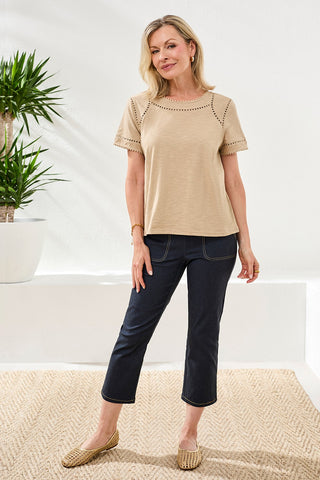 Haut En Coton Flammé À Manches Courtes Avec Détail En Dentelle
-Plage