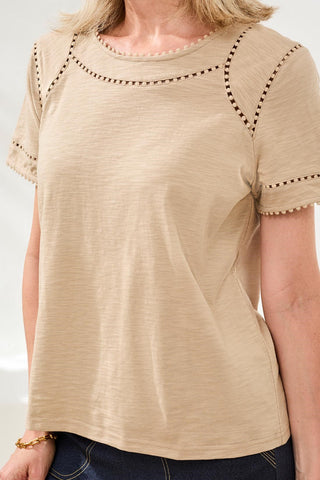 Haut En Coton Flammé À Manches Courtes Avec Détail En Dentelle
-Plage