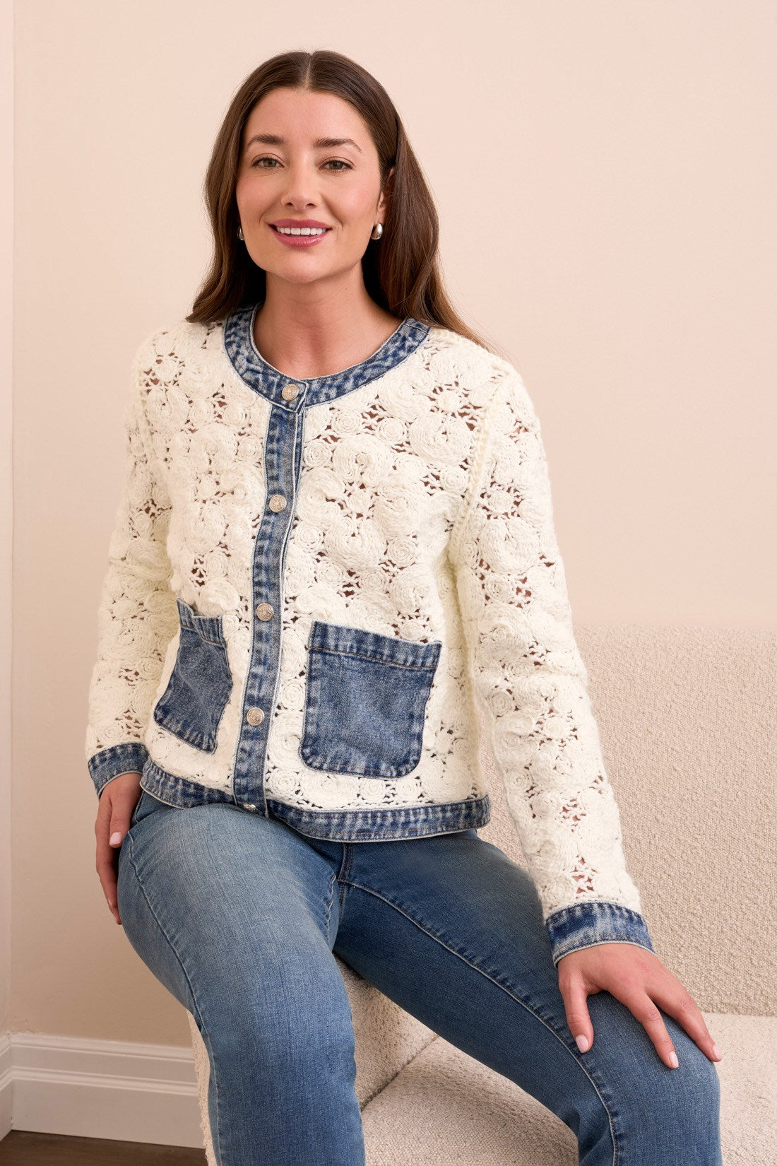 Veste au crochet en techniques mixtes avec détails en denim - Coquille d'œuf