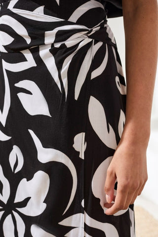Printed Wrap‑Front Pull‑On Midi Skirt-Black