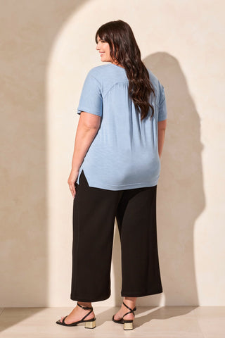 Short Sleeve Back-Shirred Crewneck Top-Bleu Plongée