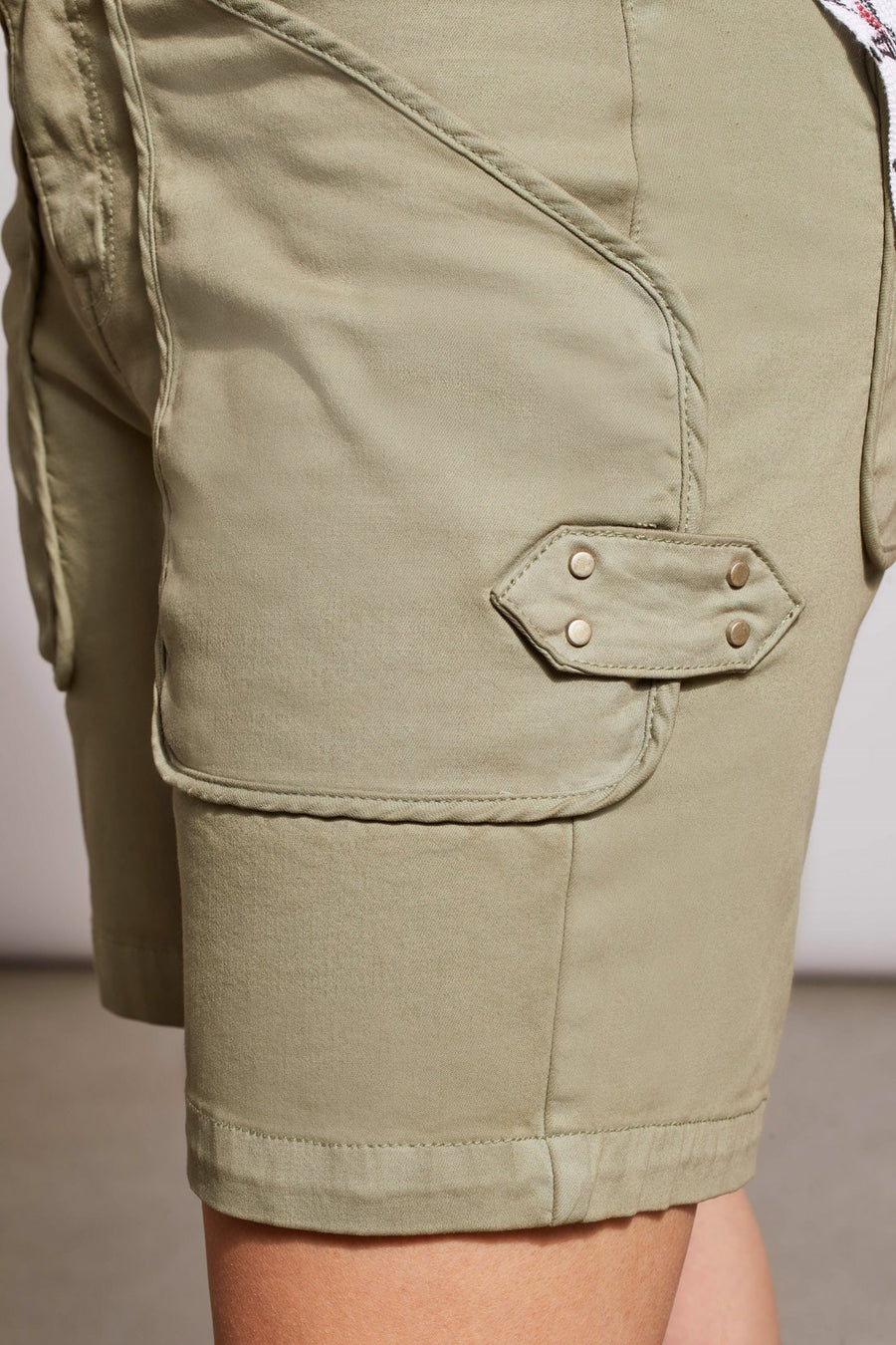 AUDREY PATCH POCKET GIRLFRIEND SHORTCactus Tribal® Fashion